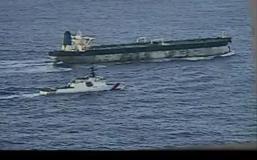 Mỹ trả tự do cho 2 thủy thủ Nga từ tàu chở dầu bị bắt