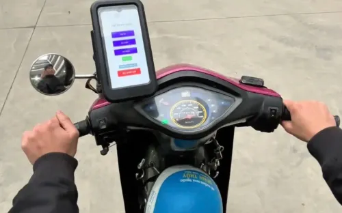 Sinh viên Bách Khoa chế tạo “Safety Box” ngăn tài xế dùng điện thoại khi lái xe