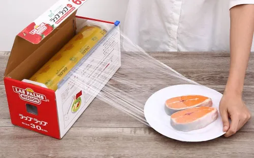 Hâm nóng bằng màng bọc nhựa trong lò vi sóng có thể làm hóa chất “ngấm” vào thức ăn