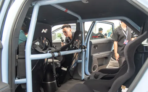 Khung chống lật trên ô tô: Từ “ô tô nhào lộn” cách đây 100 năm đến nền tảng an toàn hiện đại