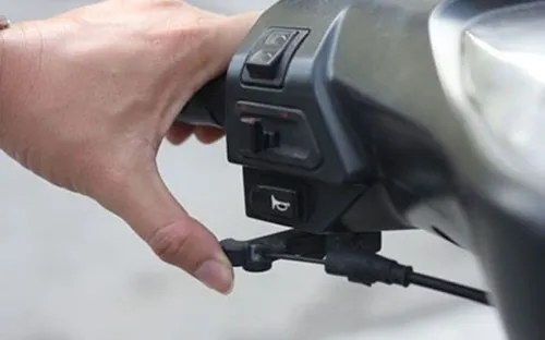 Xe máy khó nổ khi trời lạnh: Hiện tượng bình thường, cần khởi động đúng cách