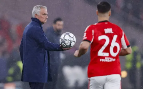 Mourinho giải tỏa áp lực, cùng Benfica hạ Real Madrid 4-2 ở Champions League