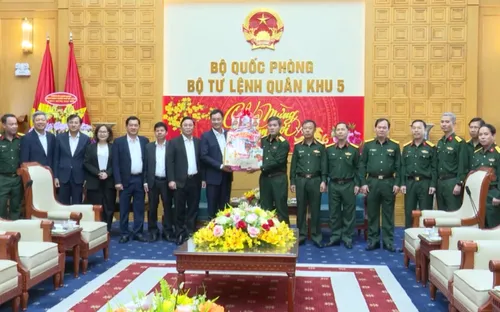 Lãnh đạo TP Đà Nẵng thăm, chúc Tết các đơn vị quân đội