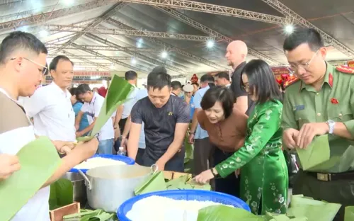 Ngày hội "Bánh chưng xanh" - Gói trọn tình quân dân