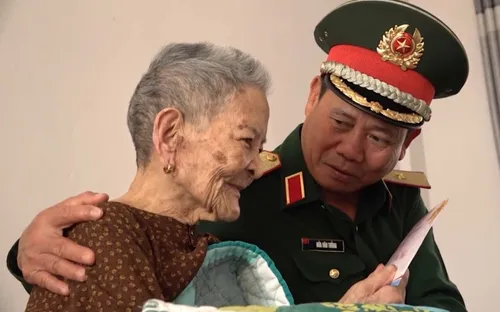 Tặng quà trung tâm nuôi dưỡng, điều dưỡng người có công TP Đà Nẵng