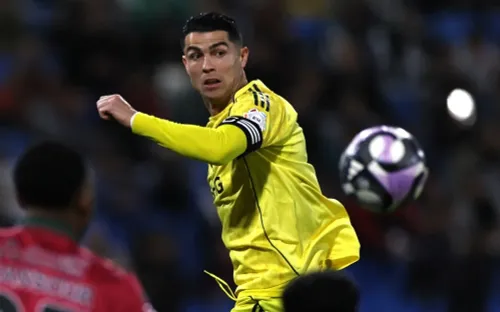 Ronaldo lập công, Al Nassr thắng đậm để áp sát ngôi đầu Saudi Pro League