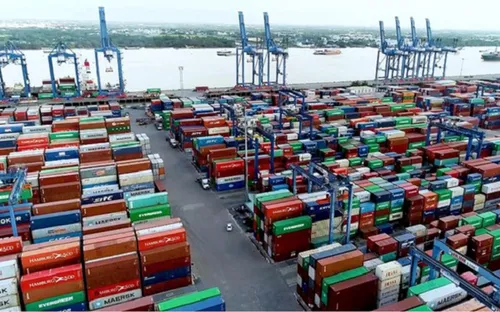 Nghị định 46 có hiệu lực tức thì, hàng trăm container thực phẩm ùn ứ tại cảng