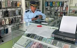 Cận Tết Nguyên đán 2026, hàng loạt vụ buôn bán iPhone, mỹ phẩm, máy nông nghiệp lậu bị phát hiện