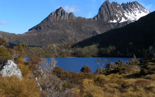 Du khách đổ về làng hẻo lánh Australia tìm suối nước nóng… không tồn tại vì bài viết do AI tạo