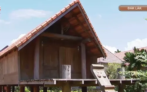 Người Ê Đê gìn giữ nhà dài truyền thống