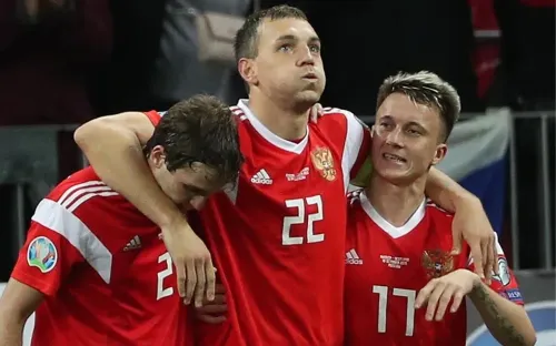 Chủ tịch FIFA ủng hộ xem xét dỡ lệnh cấm với bóng đá Nga