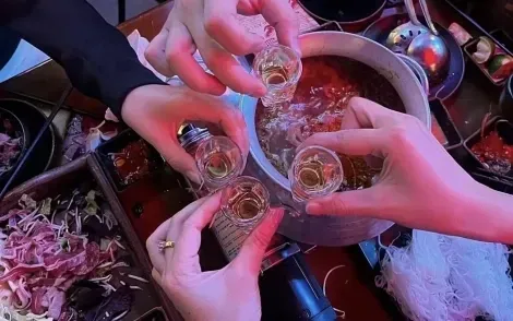 Đỏ mặt khi uống rượu không phải “tửu lượng cao” mà là dấu hiệu cơ thể đang bị đầu độc