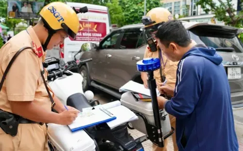 Bỏ xe rời hiện trường, CSGT vẫn có quyền niêm phong và tạm giữ phương tiện