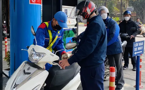 Giá xăng dầu trong nước đồng loạt tăng, tiếp tục không sử dụng Quỹ bình ổn