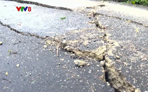 Người dân bất an trước nguy cơ sạt lở