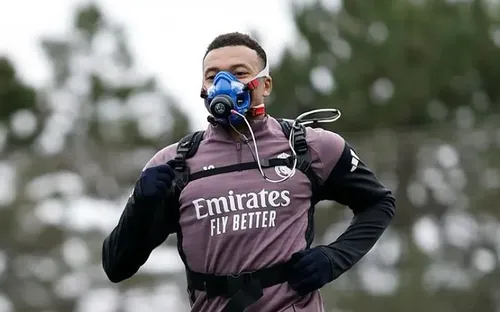 Cầu thủ Real Madrid đeo mặt nạ đặc biệt trong tập luyện để tối ưu thể lực