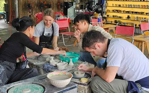 Làng gốm Thanh Hà rộn ràng vào vụ linh vật ngựa phục vụ Tết