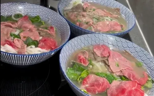 Từ dân logistics sang bán phở online ở Thụy Sĩ, chị Trang tìm thấy hướng đi mới