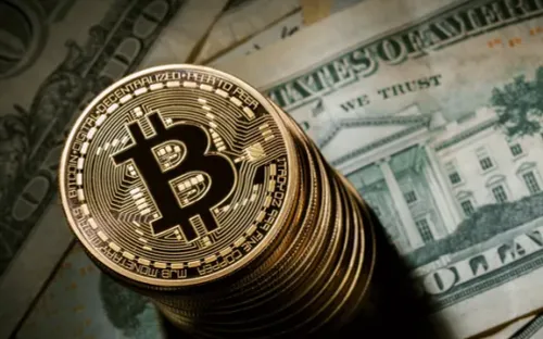 Bitcoin phục hồi lên trên 65.000 USD giữa lúc áp lực bán trên thị trường tài chính dịu lại