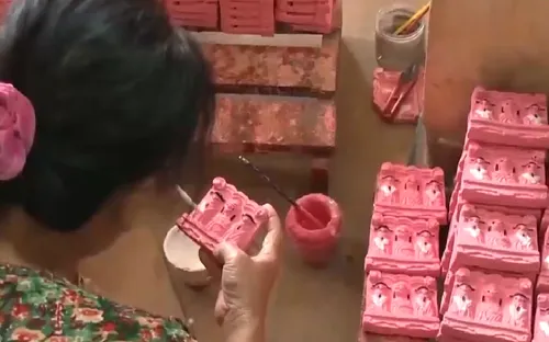 Giữ lửa làng nghề làm tượng ông Công ông Táo