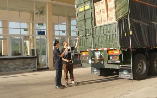 Tháo gỡ điểm nghẽn thông quan hàng thực phẩm và giải pháp khẩn cấp từ ngành Hải quan