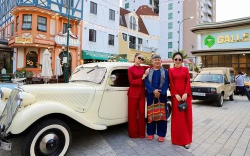 Gần 70 xe cổ hội tụ tại TP.HCM, gợi nhớ Sài Gòn xưa trong không khí cận Tết