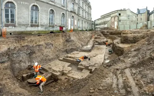 Phát hiện tàn tích lâu đài Trung cổ 640 năm tuổi dưới dinh thự ở Pháp