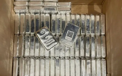 Giá vàng miếng tăng vọt gần 2 triệu đồng/lượng, bạc trong nước và thế giới đồng loạt đi lên