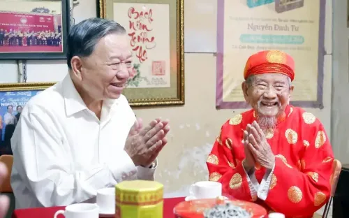 Tổng Bí thư Tô Lâm thăm, chúc Tết nhà nghiên cứu Nguyễn Đình Tư