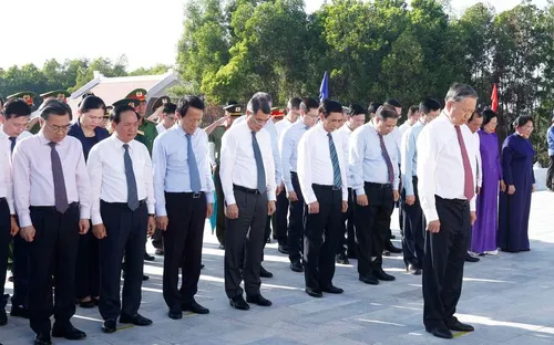 Tổng Bí thư Tô Lâm dâng hương tưởng niệm liệt sĩ tại Tây Ninh và cố Thủ tướng Phan Văn Khải