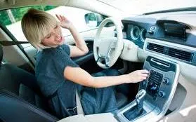 Nghe nhạc khi lái xe: Thói quen nhỏ, rủi ro lớn