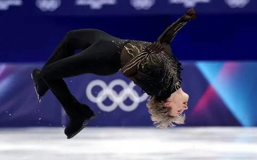 Ilia Malinin gây chấn động Olympic với cú backflip từng bị cấm suốt 50 năm