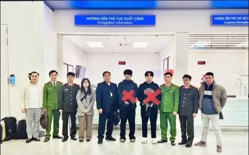 Bàn giao 2 đối tượng truy nã đỏ Interpol cho cơ quan chức năng Hàn Quốc