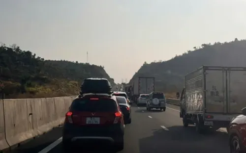 Cao tốc thiếu trạm xăng dịp cận Tết: Tài xế cần chuẩn bị kỹ trước hành trình