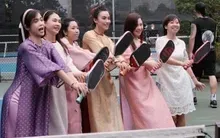 Áo dài “đổ bộ” sân pickleball, tạo làn sóng mới dịp cận Tết