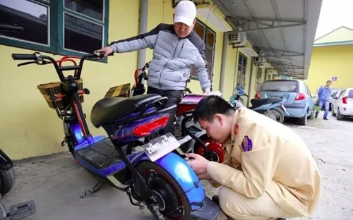 Xe máy điện bắt buộc đăng ký, không gắn biển số bị phạt đến 400.000 đồng