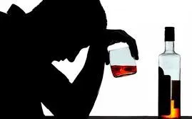 Lạm dụng rượu kéo dài dễ gây loạn thần, bác sĩ cảnh báo nguy cơ sảng rượu nguy hiểm