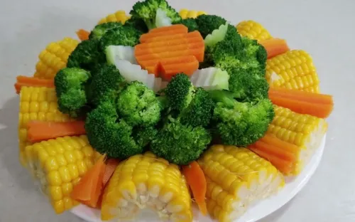 Bác sĩ cảnh báo món Tết giàu năng lượng dễ gây tăng cân, làm nặng bệnh mạn tính