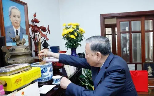 Tổng Bí thư Tô Lâm dâng hương tưởng niệm Thủ tướng Phạm Văn Đồng nhân 120 năm ngày sinh