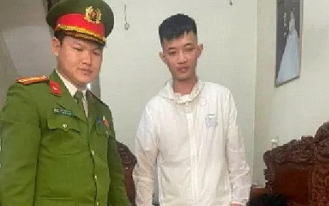 Công an thành phố Hà Nội khởi tố 2 thanh niên đốt pháo nổ gây rối trước Tết