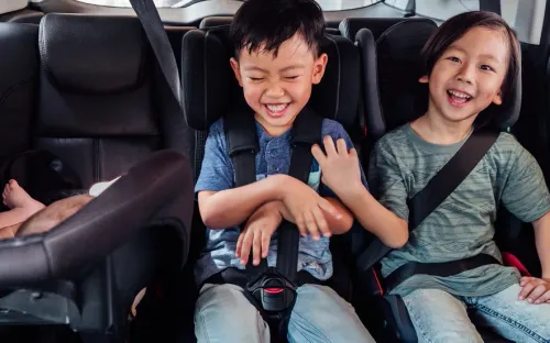 Đi xa cùng trẻ nhỏ bằng ô tô: Chuẩn bị kỹ để hành trình an toàn và vui vẻ