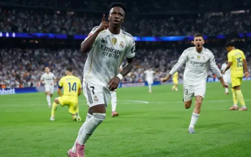 Real Madrid thắng Sociedad 4-1, vươn lên dẫn đầu La Liga