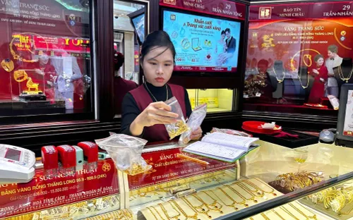 Giá vàng hôm nay 15/2: Giá vàng trong nước ổn định, vàng thế giới tiếp tục tăng