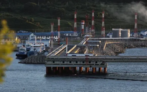 Nguồn thu dầu khí Nga chạm đáy 5 năm do trừng phạt gia tăng, Ấn Độ thận trọng nhập khẩu