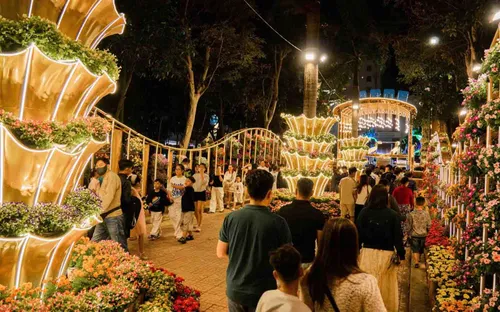 Đường hoa xuân Bính Ngọ rực rỡ tại Công viên Hồ Sơn