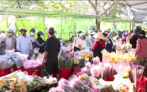 Không khí rộn ràng ngày cuối năm tại Cố đô Huế