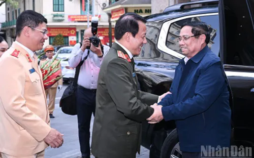 Thủ tướng Phạm Minh Chính thăm, chúc Tết lực lượng Cảnh sát giao thông và An ninh mạng, yêu cầu tiên phong chuyển đổi số