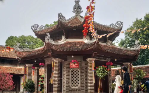 Lưu ý sức khỏe cho người cao tuổi và trẻ nhỏ khi đi lễ chùa đầu năm