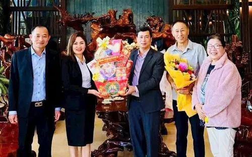 Đắk Lắk khởi động năm du lịch 2026 bằng hoạt động chúc Tết du khách