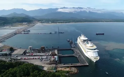 Cảng Chân Mây rộn ràng ngày Tết